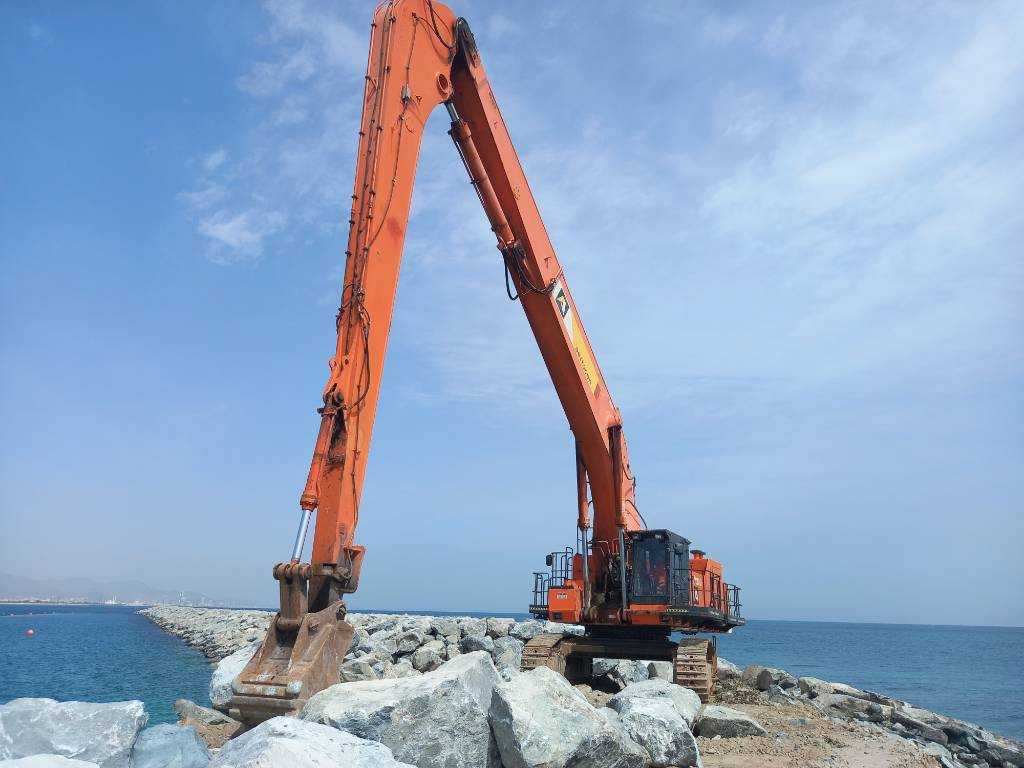 Hitachi EX1200-6 28m ( Abu Dhabi )