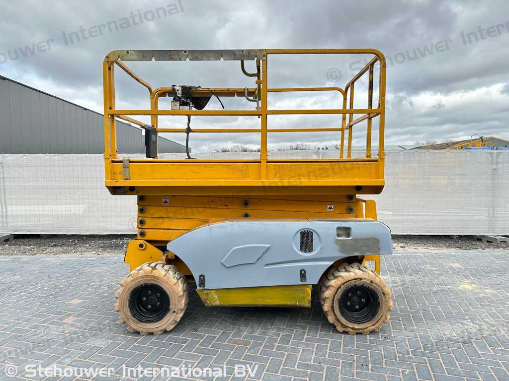 Haulotte Compact 12RTE ruw terrein schaarhoogwerker
