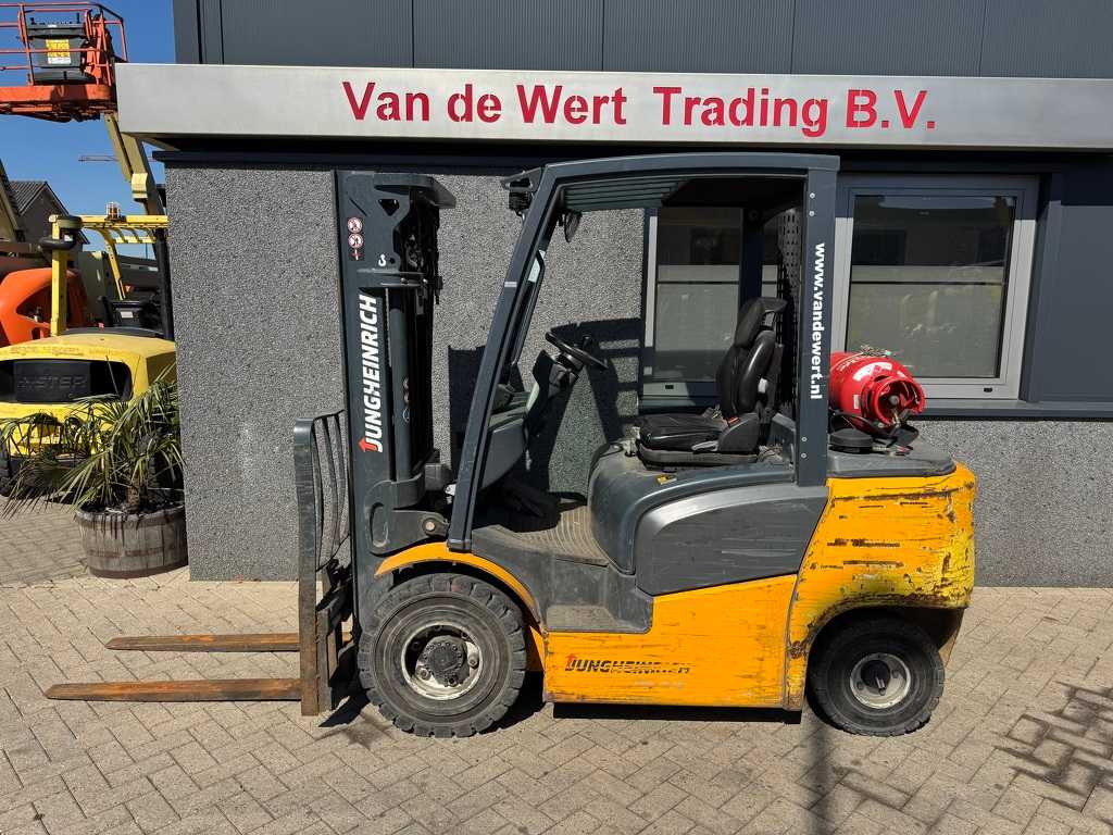 Jungheinrich TFG 425 Triplo 430 Freelift/Sideshift LPG 2014