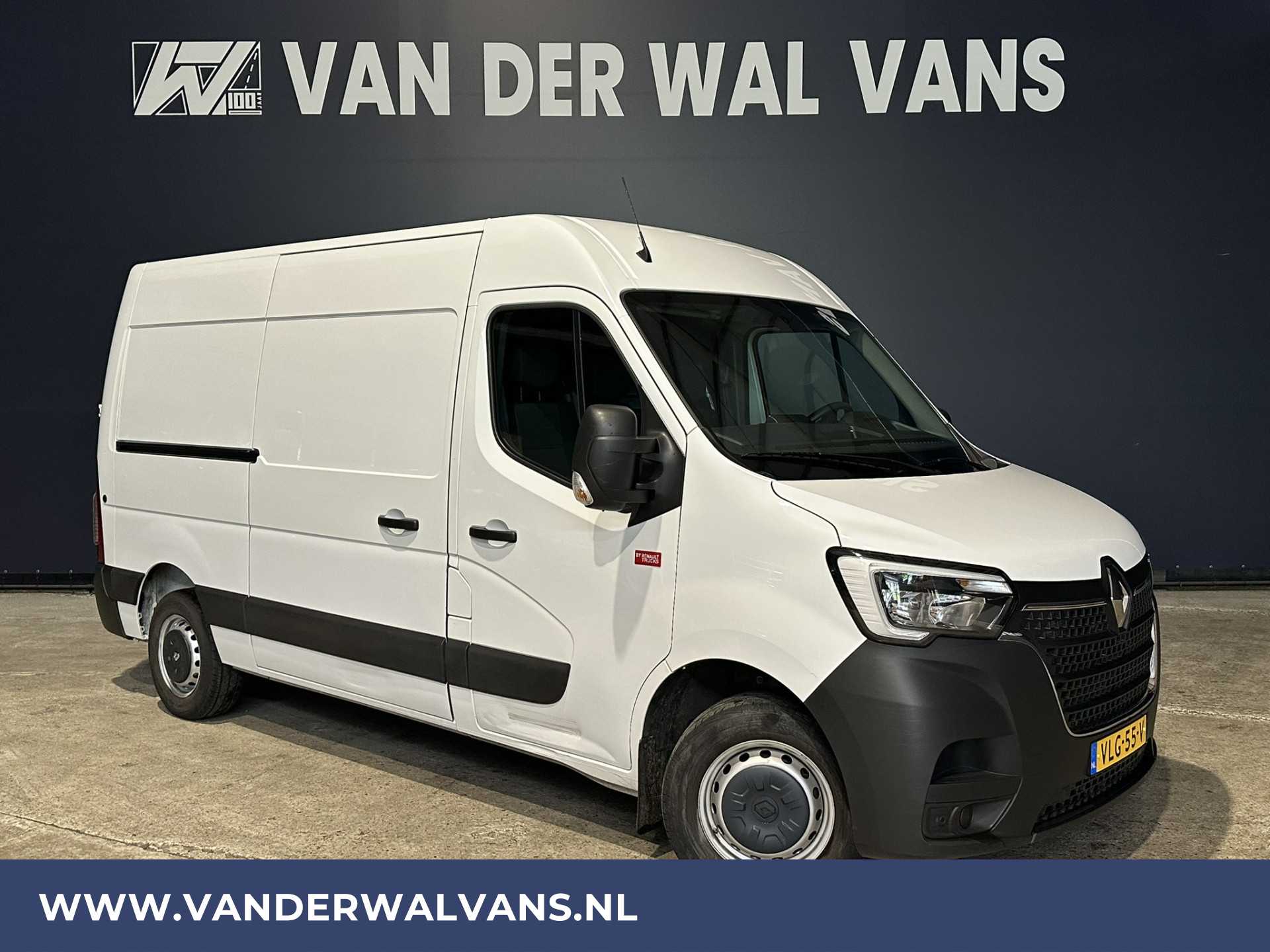 Renault Master 2.3 dCi 136pk L2H2 Euro6 Airco | Camera | Navigatie | 2500kg Trekhaak | Cruisecontrol