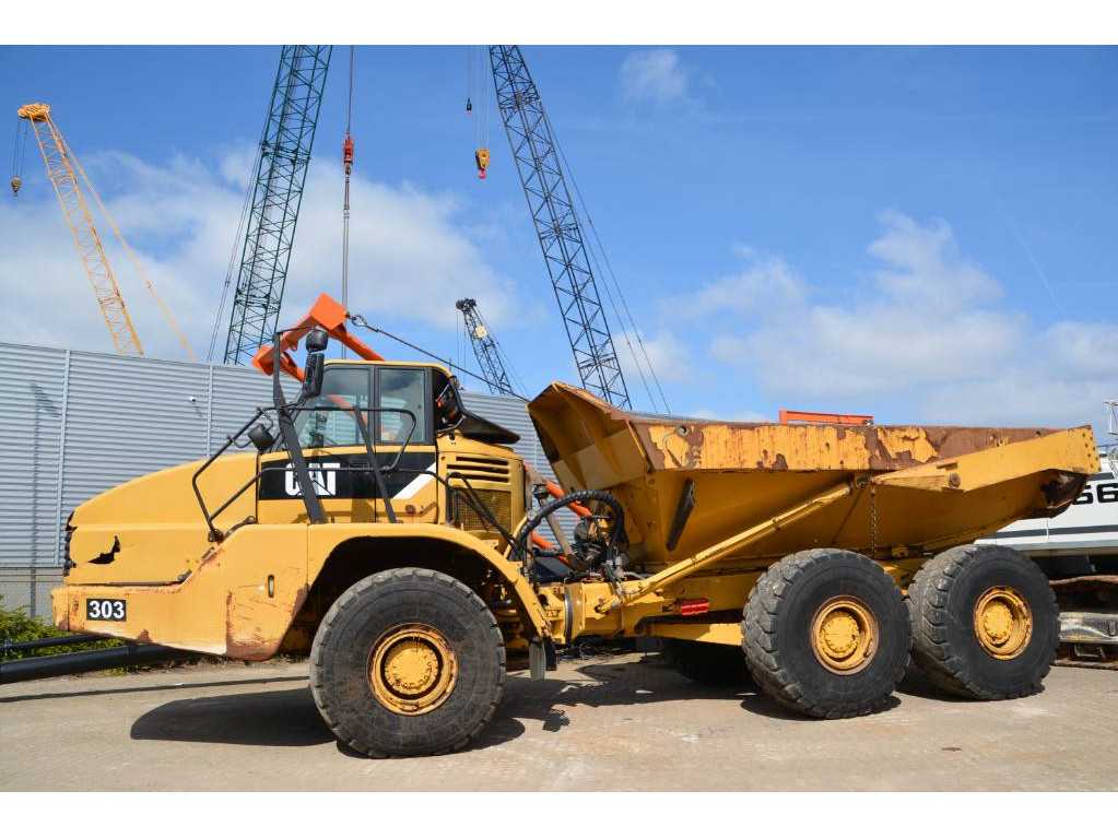 CAT 735