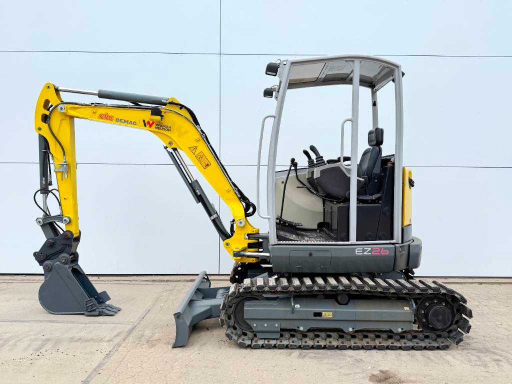 Wacker Neuson EZ26 Zero Tail - Rubber Tracks / Trench Bucket