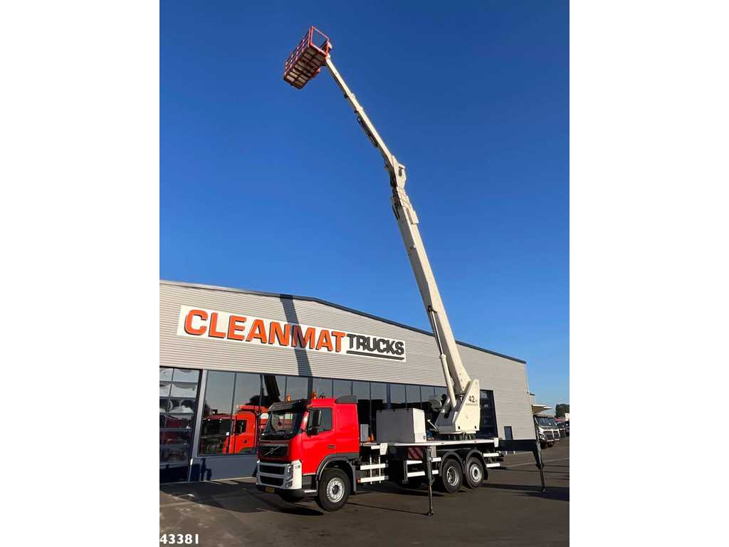 Volvo FM 330 Terex 42 meter hoogwerker