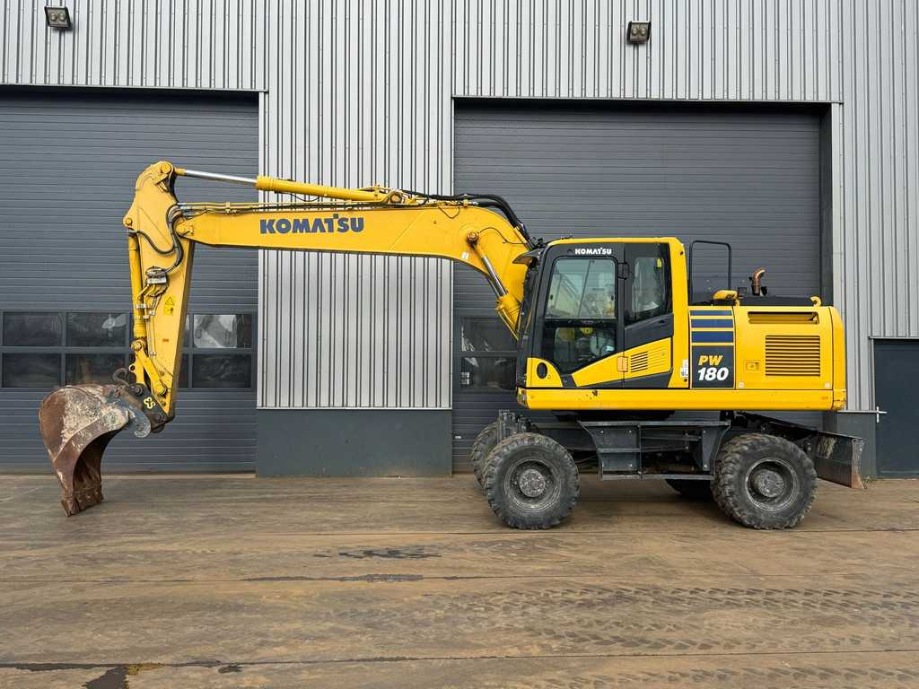 Komatsu PW180-11