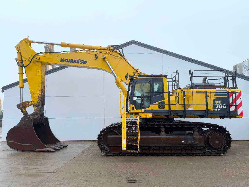 Komatsu PC700LC-8 - Adjustable Undercarriage / Hydr Stairs