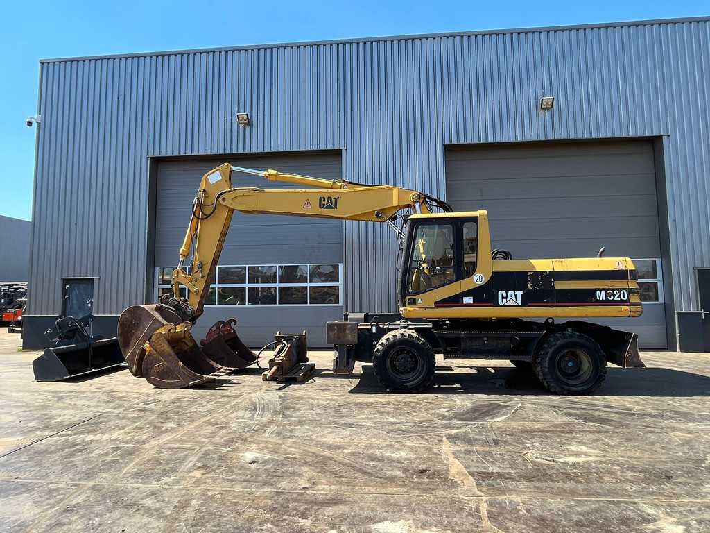 Caterpillar M320 with 4 buckets and hammer available