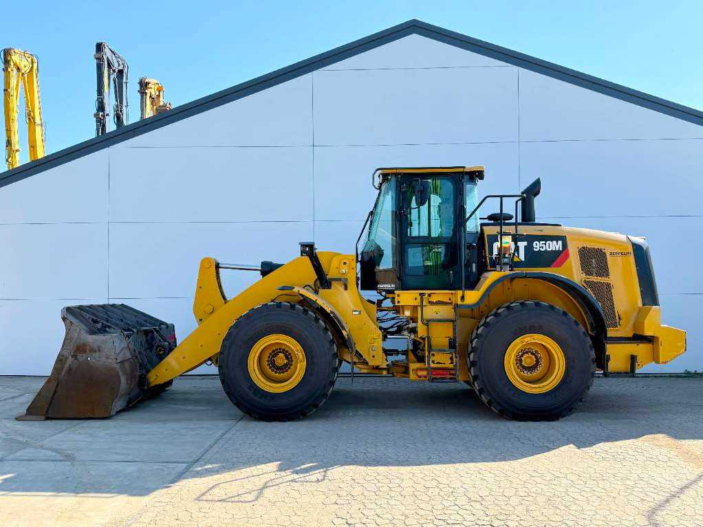 CAT 950M - New Michelin tyres