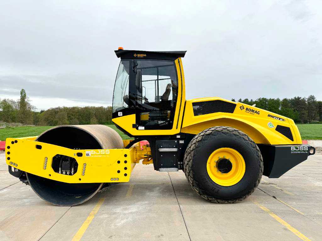 Bomag BW213D-5 - New / Unused / Vibrating Roller
