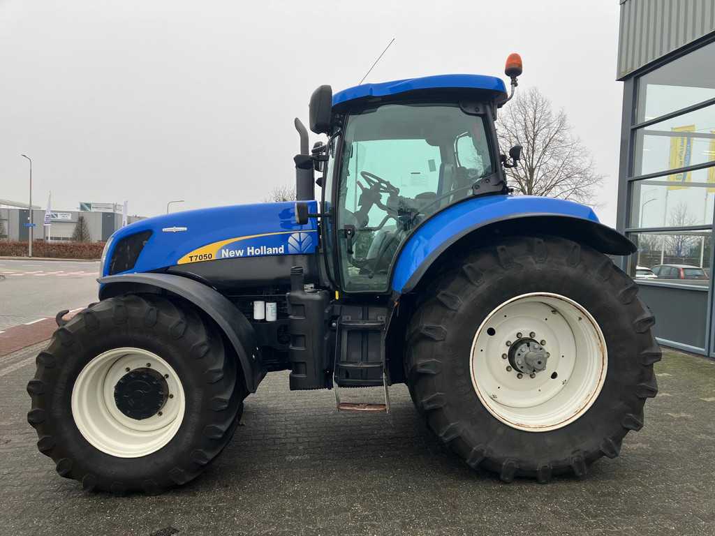 New Holland T7030 AC