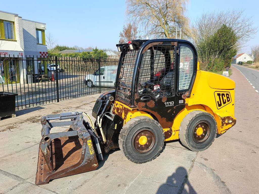 JCB 1110 170 135 robot skid steer bobcat schranklader
