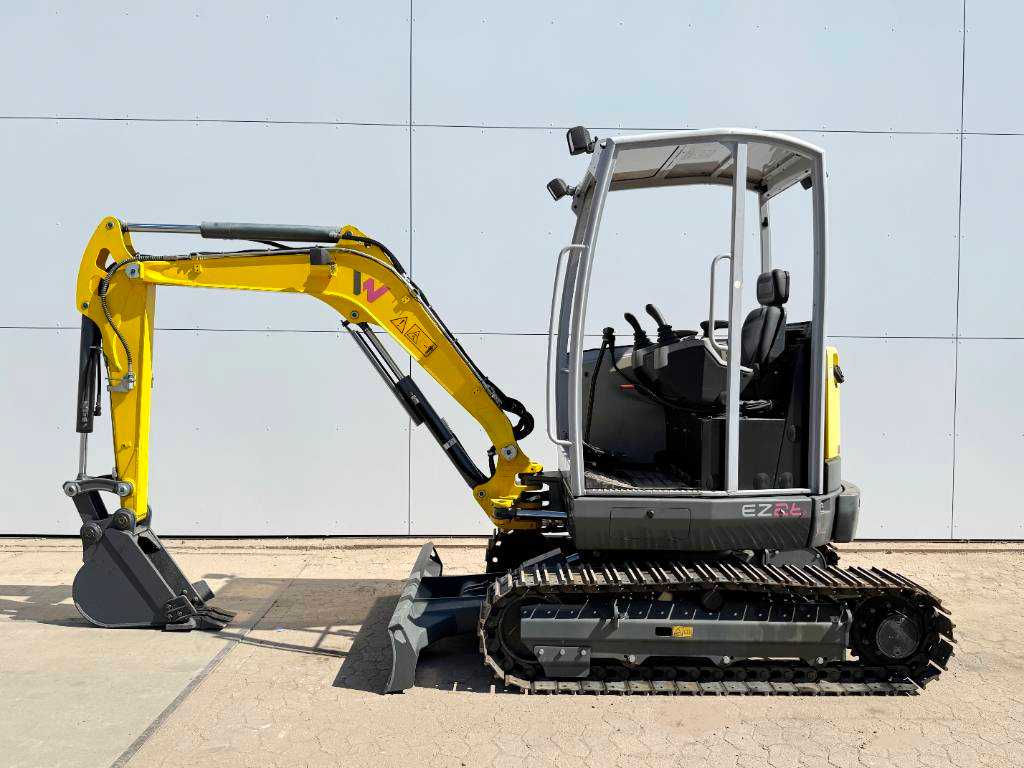 Wacker Neuson EZ26 Zero Tail - Hammer Lines / Trench Bucket