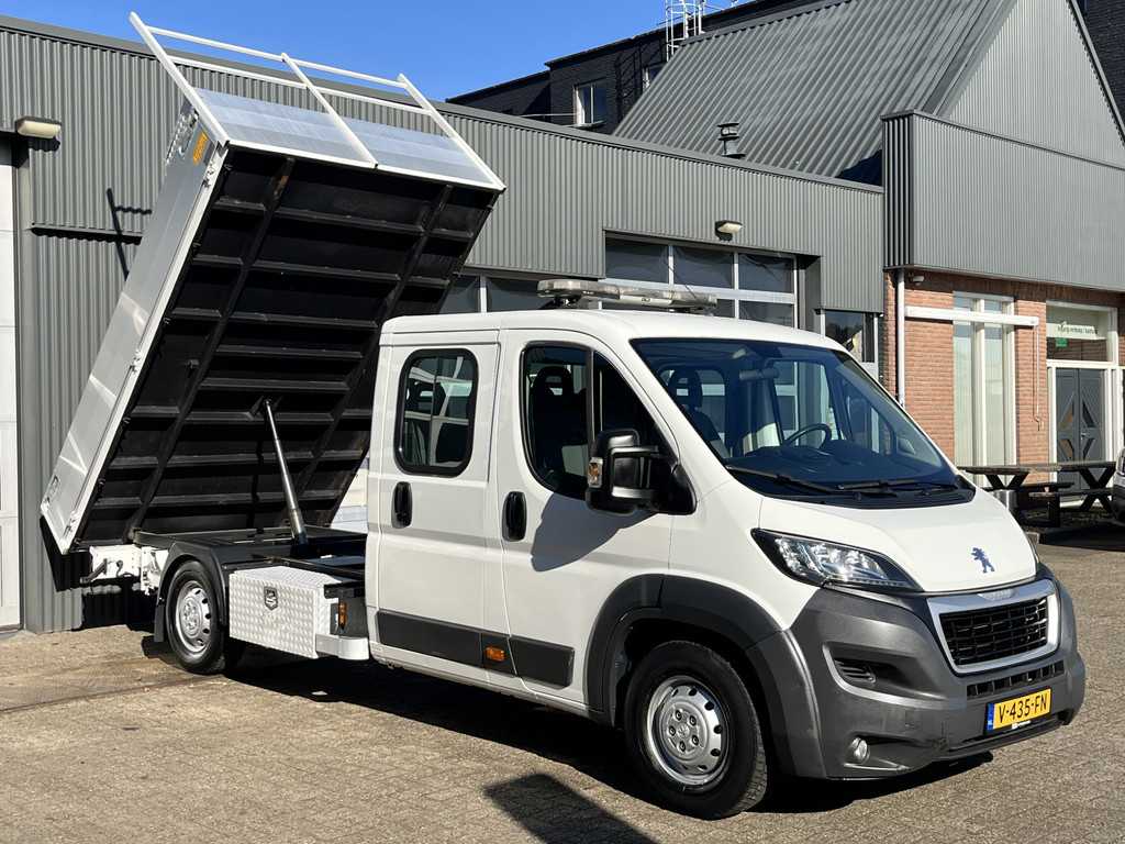 Peugeot Boxer 435 2.0 BlueHDI L3 DC Kipper Open laadbak Airco Cruise controle Trekhaak 3000kg trekgewicht 7-persoons Gereedschapskist Euro 6 P-up Kieper Pritshe