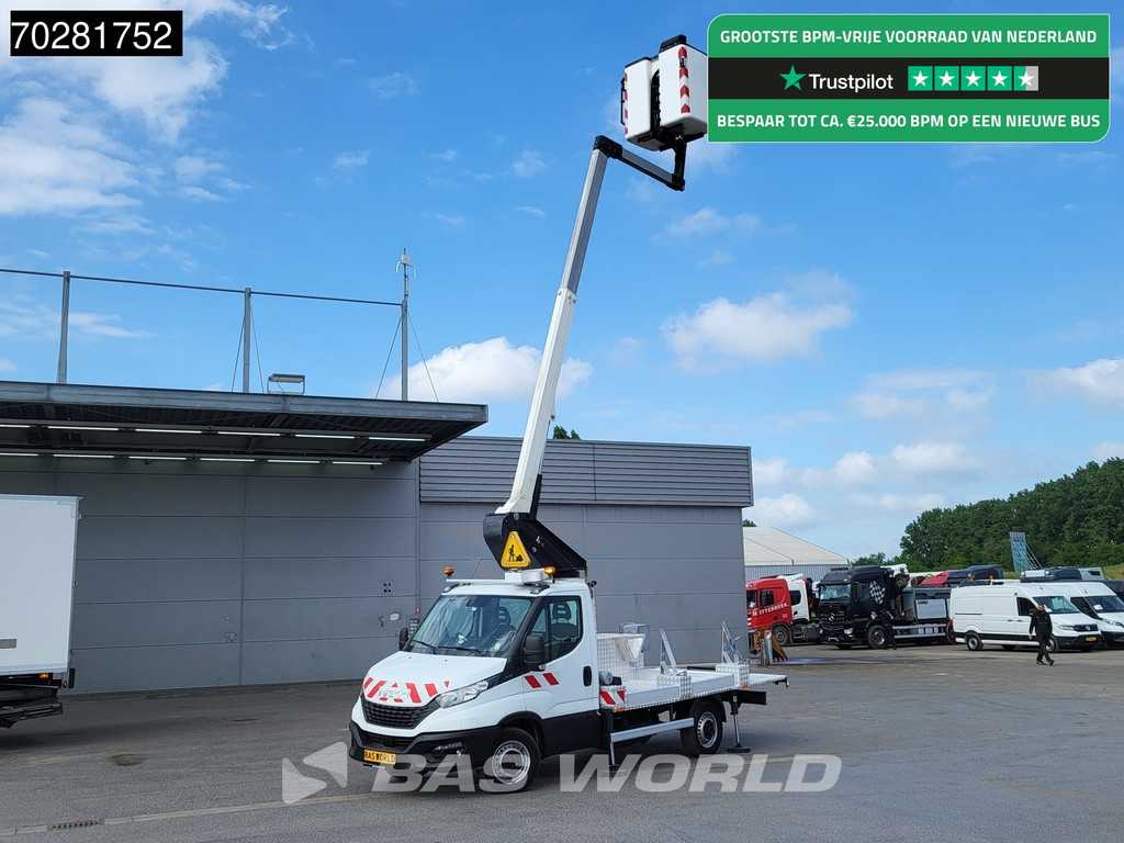 Iveco Daily 35S14 Hoogwerker 11meter Werkhoogte Klubb Navi Airco Cruise Cmaera Parkeersensoren Nacelle Arbeitsbühne 2Personen Airco Cruise control