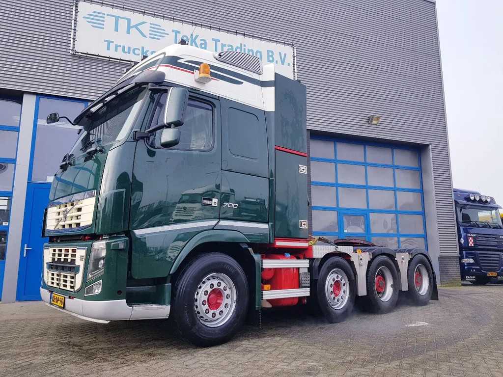 Volvo FH 16.700 8x4 140 ton Retarder truck tractor