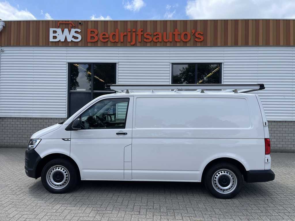Volkswagen Transporter 2.0 TDI 102pk L1H1 Comfortline / vaste prijs rijklaar € 15.950 ex btw / lease vanaf € 269 / airco / cruise / bijrijdersbank / Bott ingerichte laadruimte / imperial / trekhaak !
