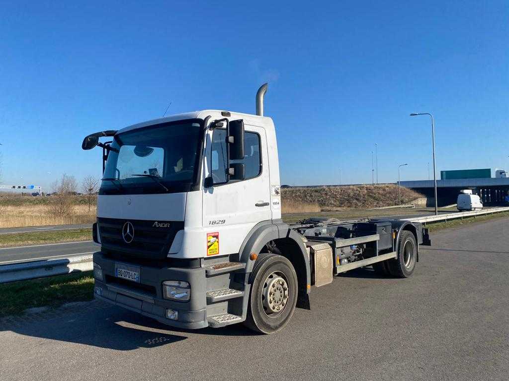 Mercedes Benz AXOR 1829 4x2 chassis cab