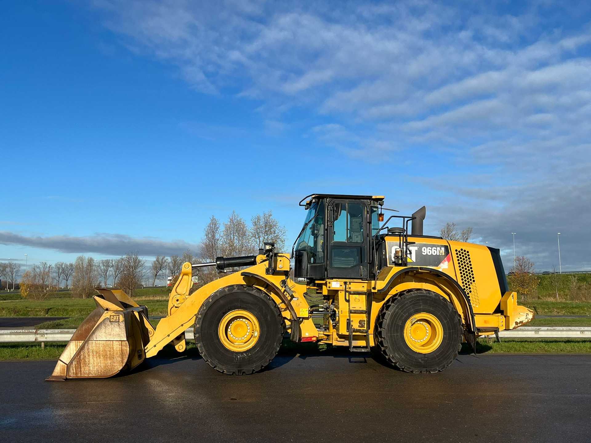 Caterpillar 966M High-Lift