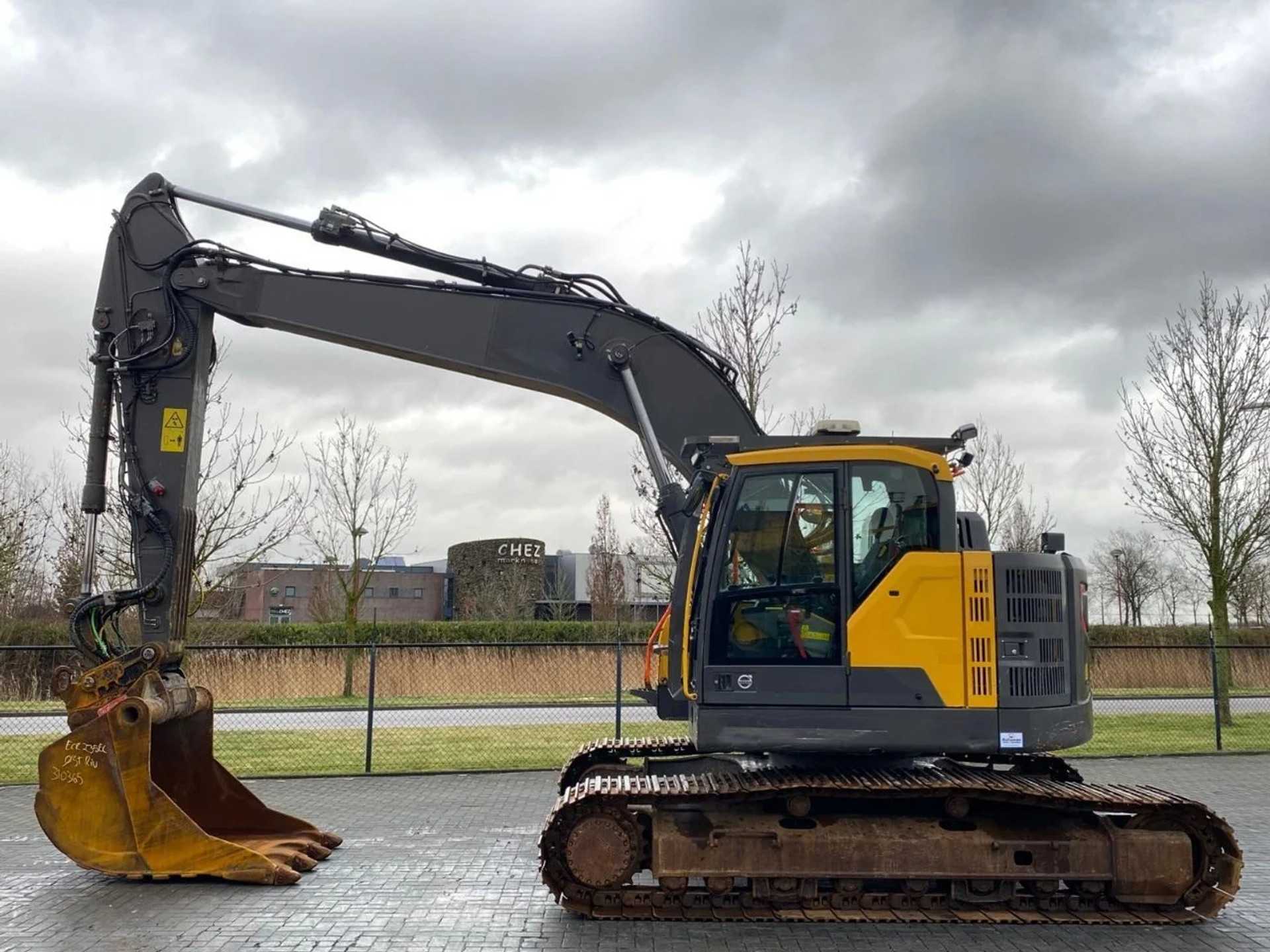 Volvo ECR 235 EL | OILQUICK | BUCKET | AIRCO