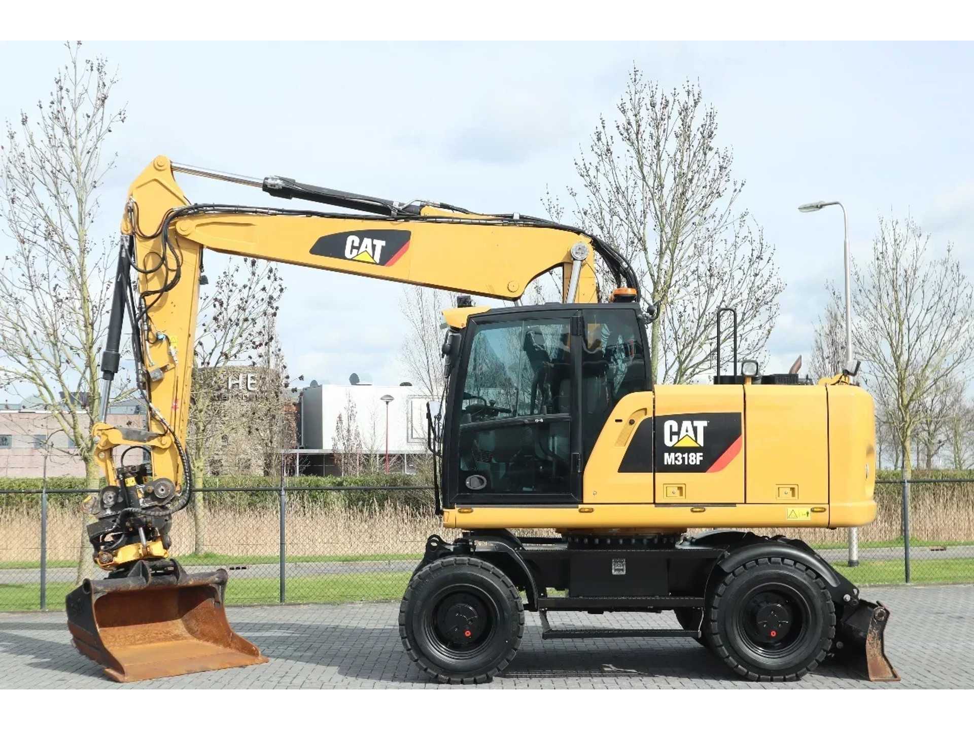 Cat M318 F | ROTOTILT | BUCKET | TRAILER HYDR | BSS