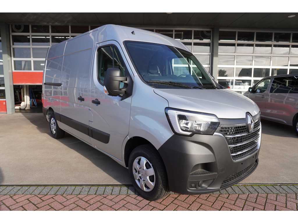 Renault Master T33 2.3 dCi 135PK L2H2 Comfort Nr. V080 | Airco | Cruise | Betimmering DEMO