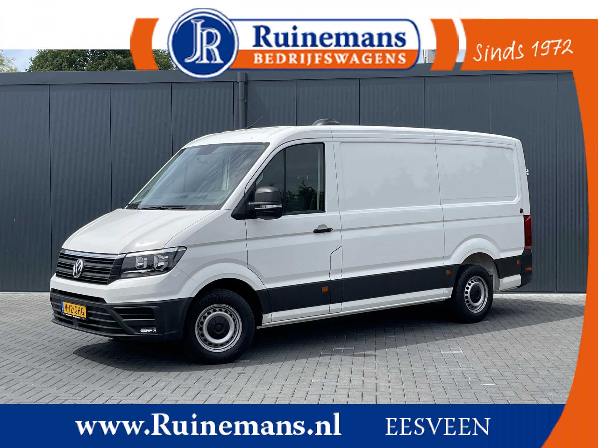 Volkswagen Crafter 2.0 TDI 177 PK / L3H2 / AIRCO / BIJRIJDERSBANK / STANDKACHEL / TREKHAAK