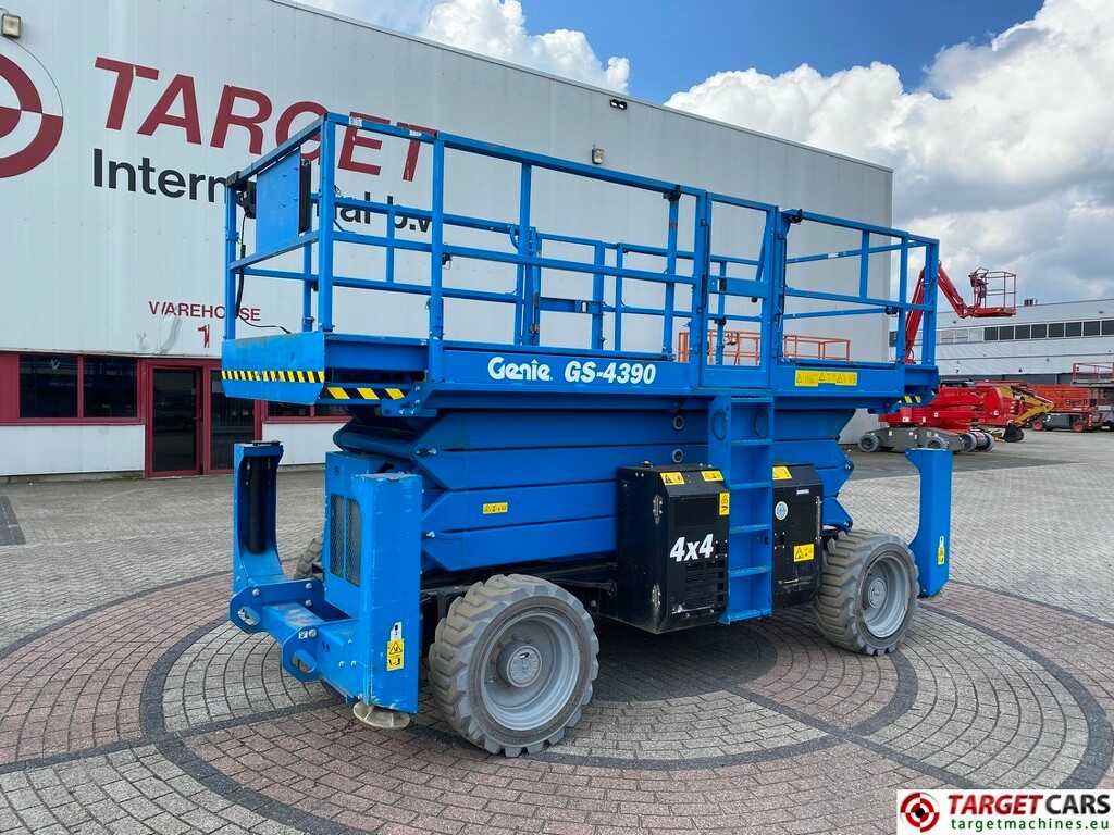 Genie GS-4390 RT LPG 4x4 Scissor Work Lift 1511cm