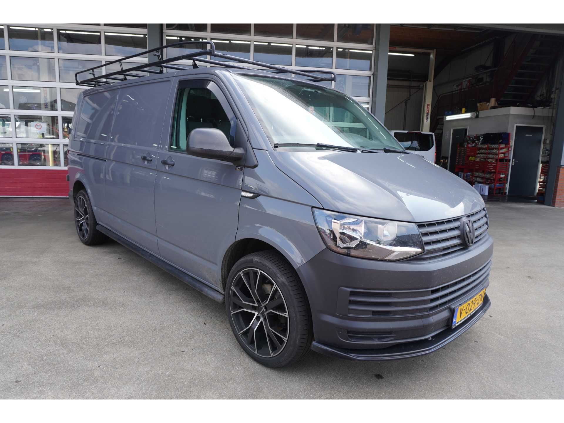 Volkswagen Transporter 2.0 TDI L2H1 102Pk