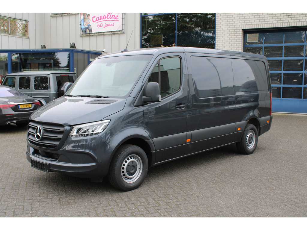 Mercedes-Benz Sprinter 317 CDI L2H1 RWD 3500 kg Trekhaak, MBUX met camera parkeerpakket, LED koplampen, Geveerde stoel, Etc.