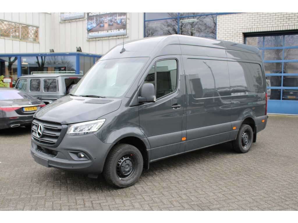 Mercedes-Benz Sprinter 319 CDI L2H2 RWD MBUX met 360 Graden Camera en parkeerpakket, Distronic, LED koplampen, Etc.