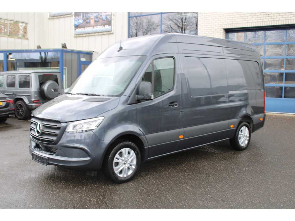 Mercedes-Benz Sprinter 317 CDI L2H2 3500 KG trekhaak, LED, MBUX met parkeerpakket en camera