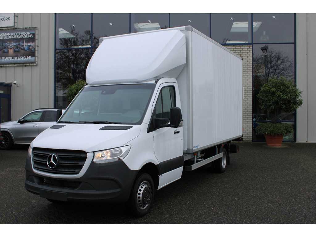 Mercedes-Benz Sprinter 517 CDI Bakwagen met Dhollandia klep MBUX met navigatie, Geveerde stoel, 1000 kg laadklep, etc.