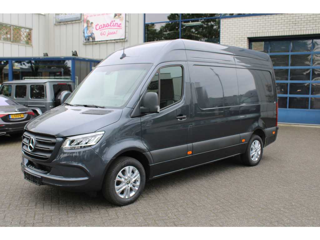 Mercedes-Benz Sprinter 317 CDI L2H2 3500 kg Trekhaak, MBUX met camera parkeerpakket en Apple/Android, LED koplampen, Geveerde stoel, Etc.