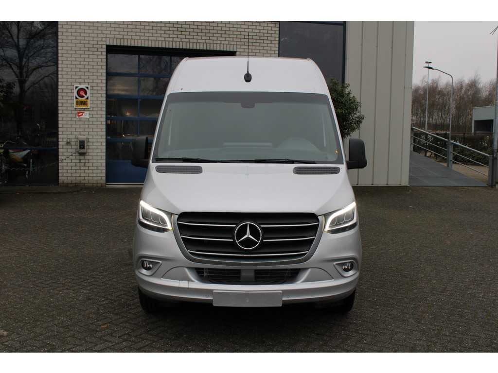 Mercedes-Benz Sprinter 319 CDI L2H2 RWD 3500kg trekhaak, LED, MBUX 10.25 met parkeer pakket en camera, Bumpers in kleur