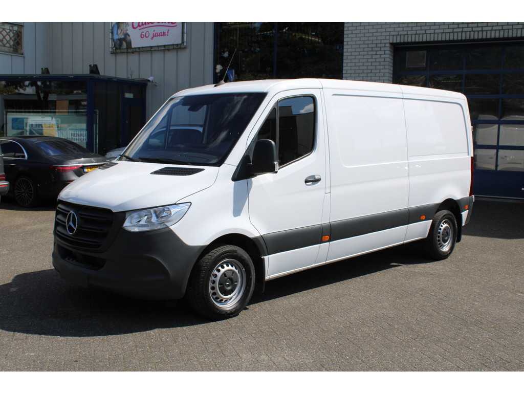 Mercedes-Benz Sprinter 211 CDI L2H1 FWD MBUX met camera, Geveerde stoel