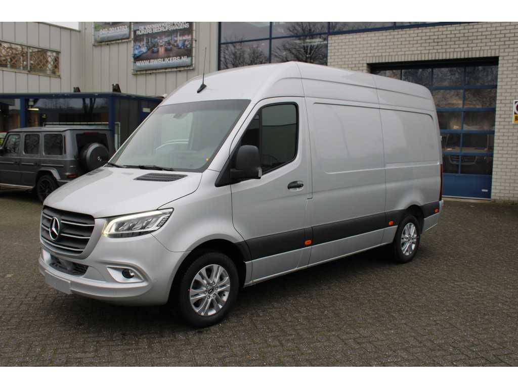 Mercedes-Benz Sprinter 319 CDI L2H2 RWD 3500kg trekhaak, LED, MBUX 10.25 met parkeer pakket en camera, Bumpers in kleur