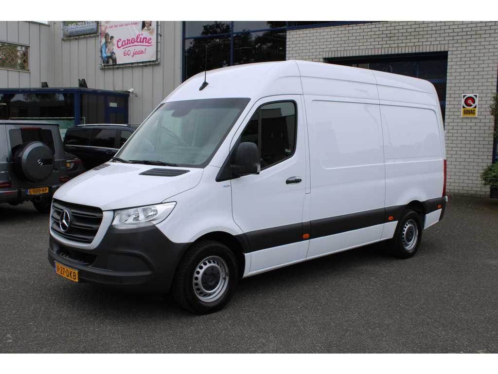 Mercedes-Benz Sprinter 317 CDI L2H2 RWD 3500 kg Trekhaak, MBUX met camera en parkeerpakket, Airbag bijrijder, Etc.