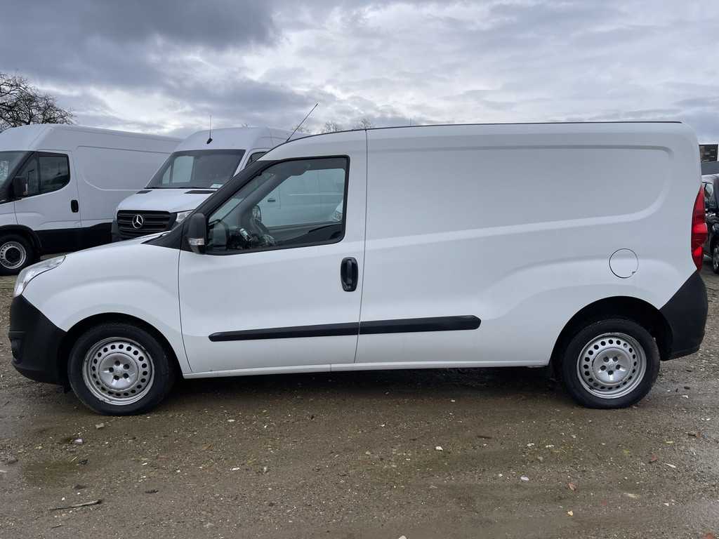 Opel Combo 1.6 CDTi L2H1 Edition / te koop zo mee / geen garantie / € 5950 ex btw / euro 6 diesel / airco / apk tot 21-04-2024 / dakdragers / barst in de voorraam