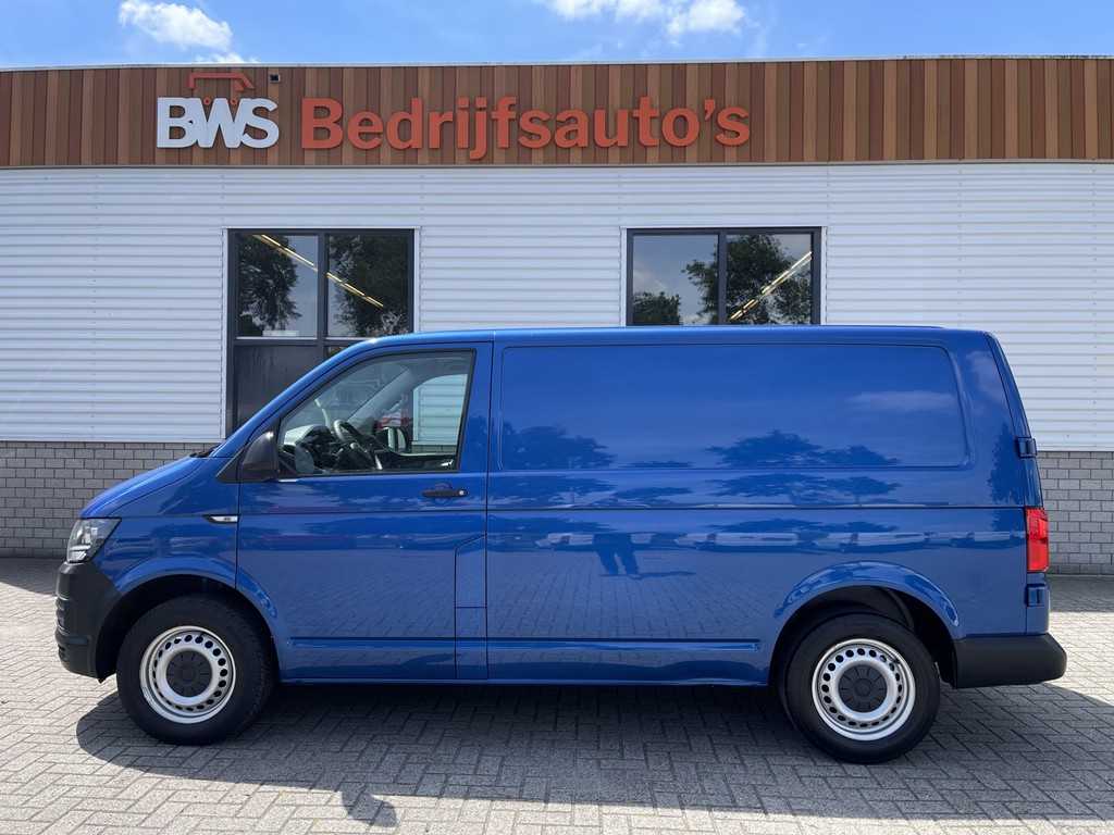 Volkswagen Transporter 2.0 TDI L1H1 Trendline / rijklaar € 16.950 ex btw / lease vanaf € 335 / airco / blauw metallic / achterdeuren / comfort stoelen !