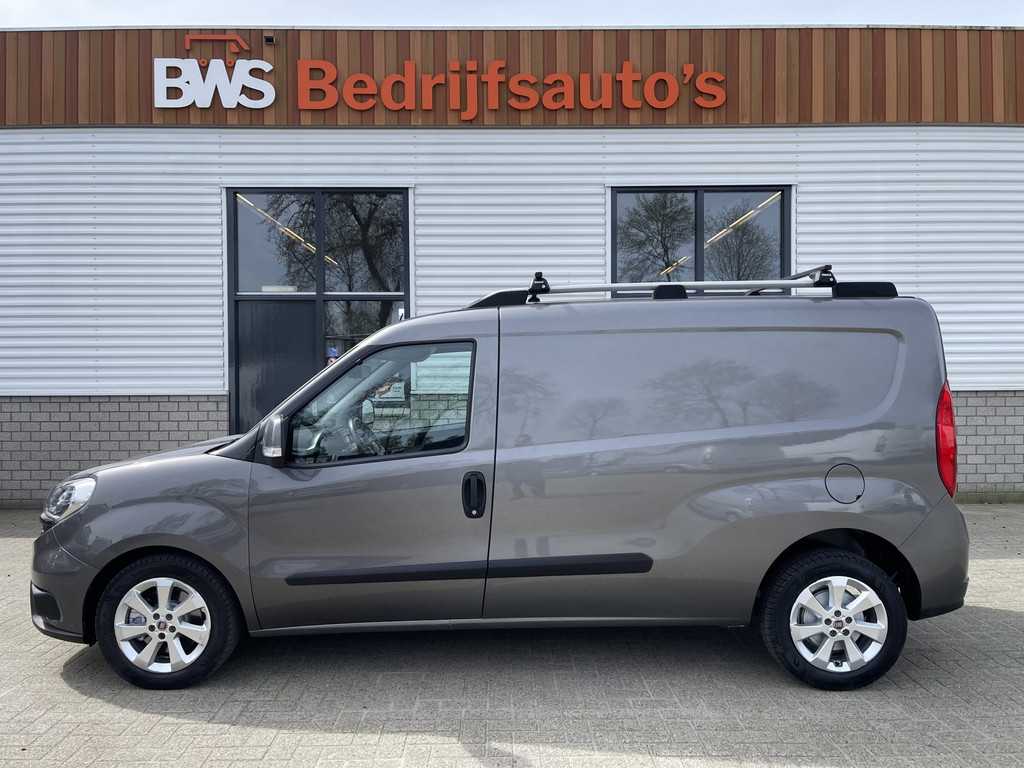 Fiat Dobló Cargo 1.6 MJ 105pk L2H1 Maxi SX / vaste prijs rijklaar € 8950 ex btw / lease vanaf € 271 / airco / navigatie / dakdragers / pdc achter / trekhaak 1300 kg / grijs metallic !