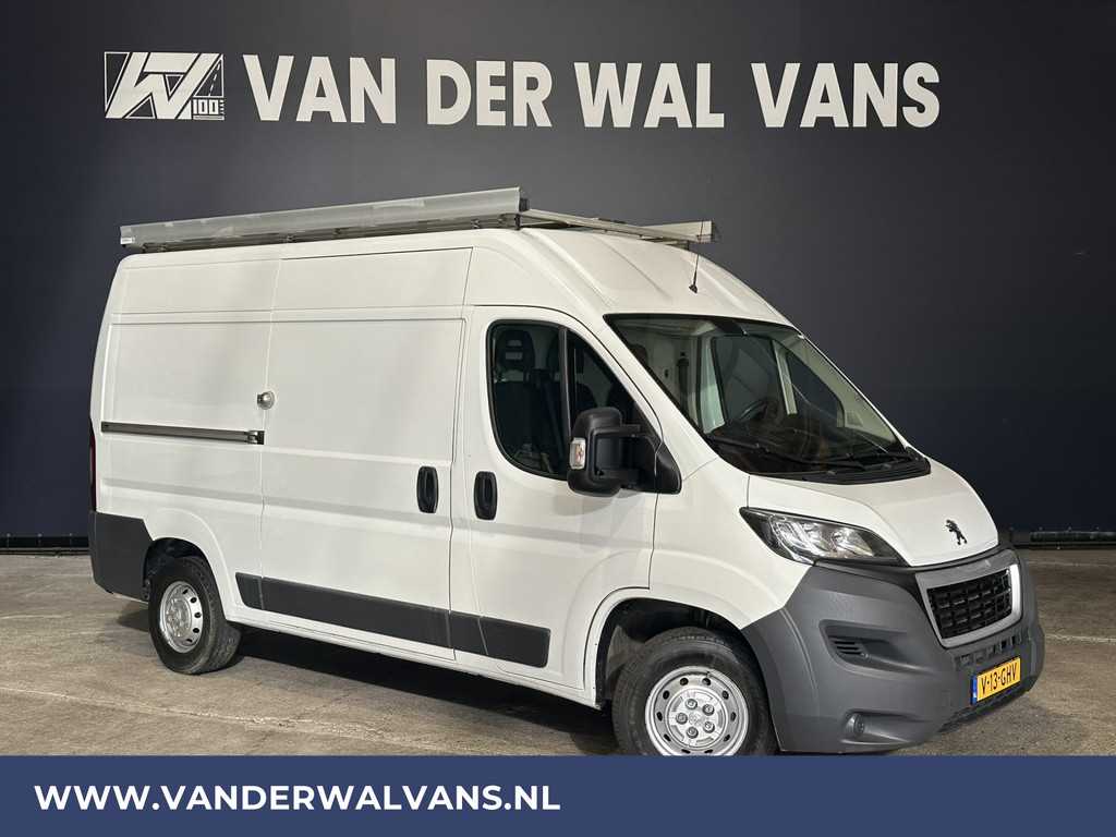 Peugeot Boxer 2.0 BlueHDi 130pk L2H2 Euro6 Airco | Imperiaal | 2500kg Trekhaak | Cruisecontrol, Parkeersensoren, Bijrijdersbank