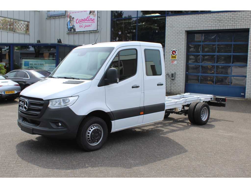 Mercedes-Benz Sprinter 519 CDI L3 DC Chassis 432 wb 3500 KG trekgewicht, Geveerde stoel, MBUX met Apple Carplay / Android Auto