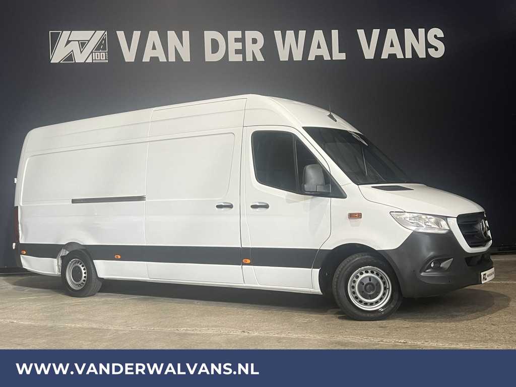 Mercedes-Benz Sprinter 316 CDI 164pk L3H2 Euro6 Airco | Camera | Navigatie | Apple Carplay | Oprijplaat Trekhaak, Android Auto, Cruisecontrol, Parkeersensoren, Chauffeursstoel, Stoelverwarming, Bijrijdersbank