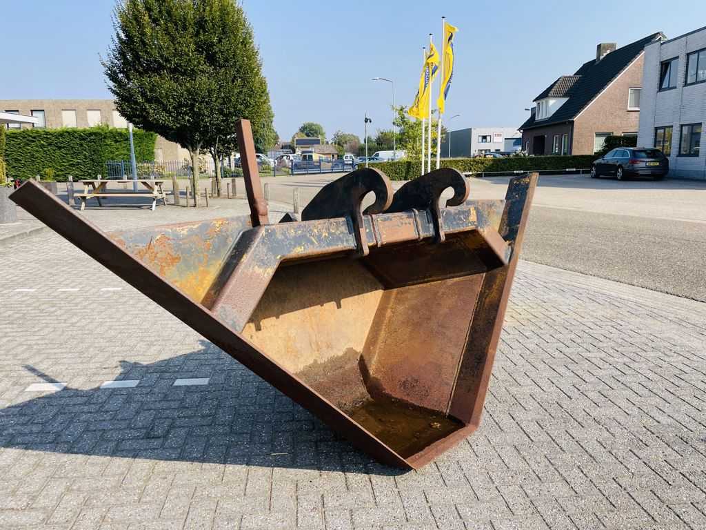 Liebherr Profiel / talud V Bak CW30 0