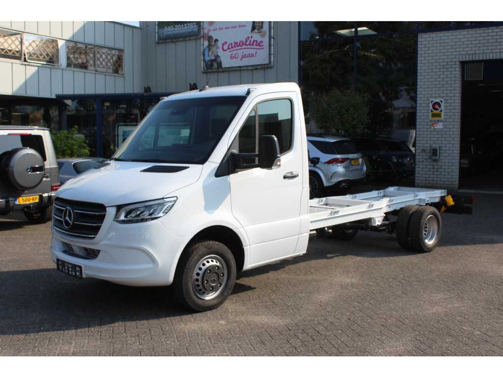 Mercedes-Benz Sprinter 519 CDI 3500 kg trekhaak, LED, MBUX 10.25, Climate controle, Geveerde stoel Distronic