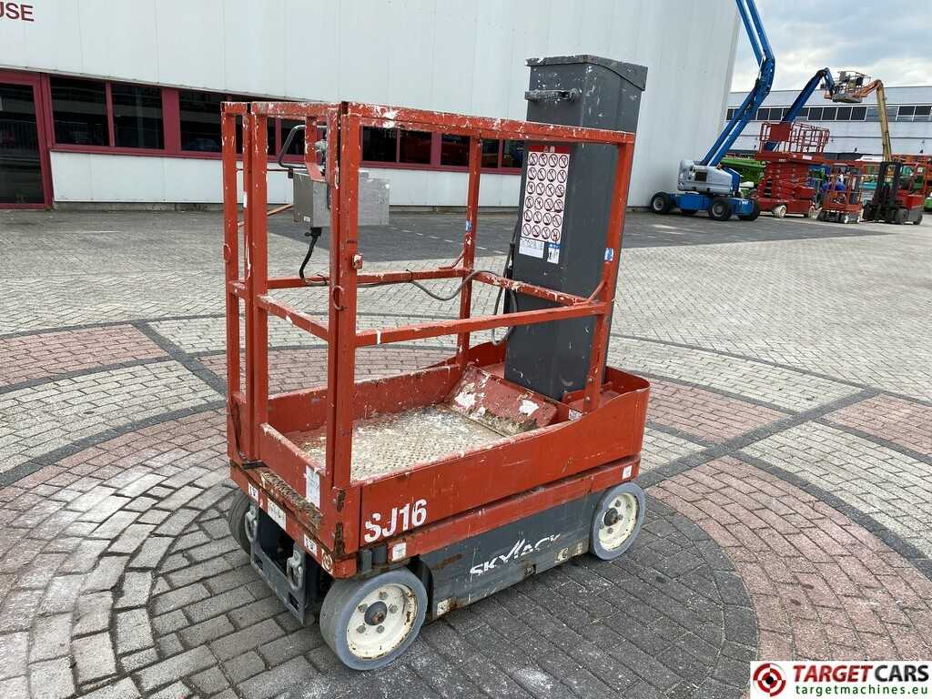 SkyJack SJ16 Electric Vertical Mast Work Lift 675cm