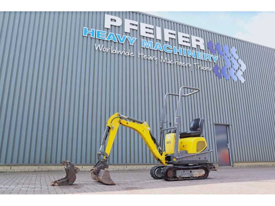 Wacker Neuson E08-01 Wacker Neuson mini excavator including 2 bu