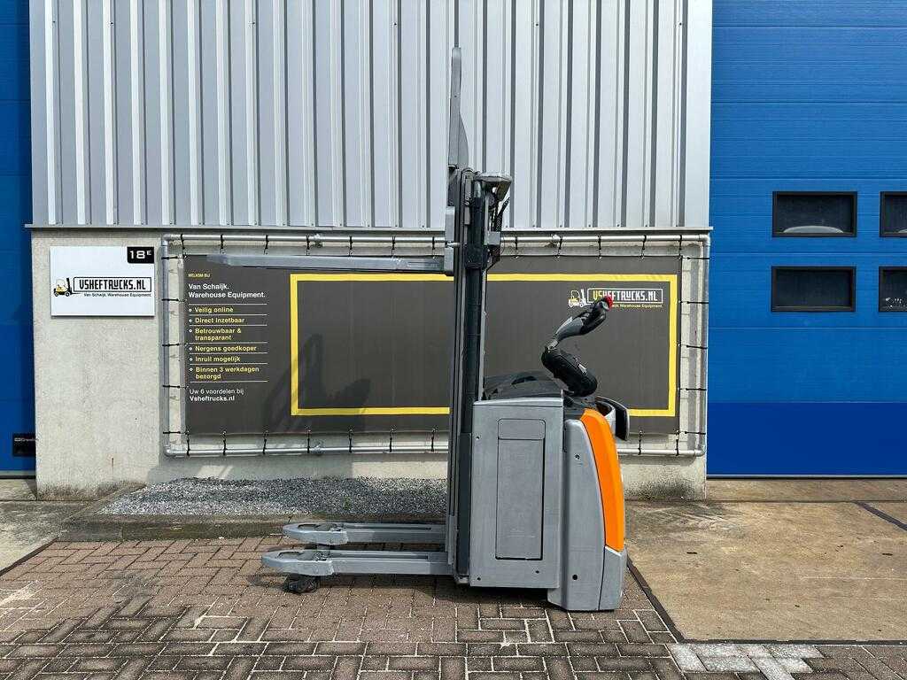 VS-21810  Elektrische triplex stapelaar Still 4.266mm Initiele lift