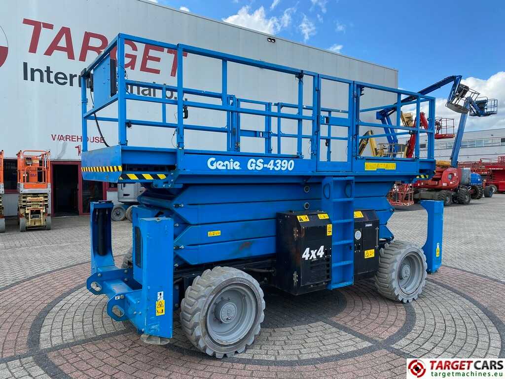 Genie GS-4390 RT LPG Scissor 4x4 Work Lift 1511cm