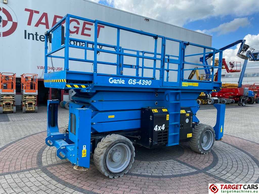 Genie GS-4390 RT LPG 4x4 Scissor Work Lift 1511cm