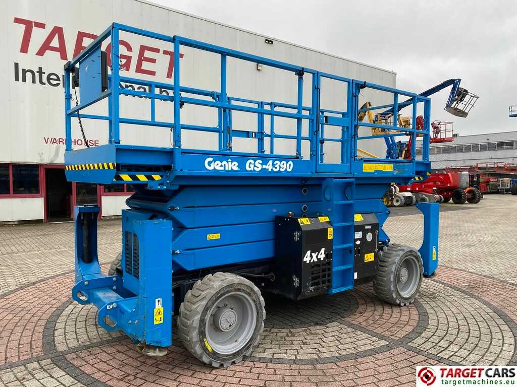 Genie GS-4390 RT LPG 4x4 Scissor Work Lift 1511cm